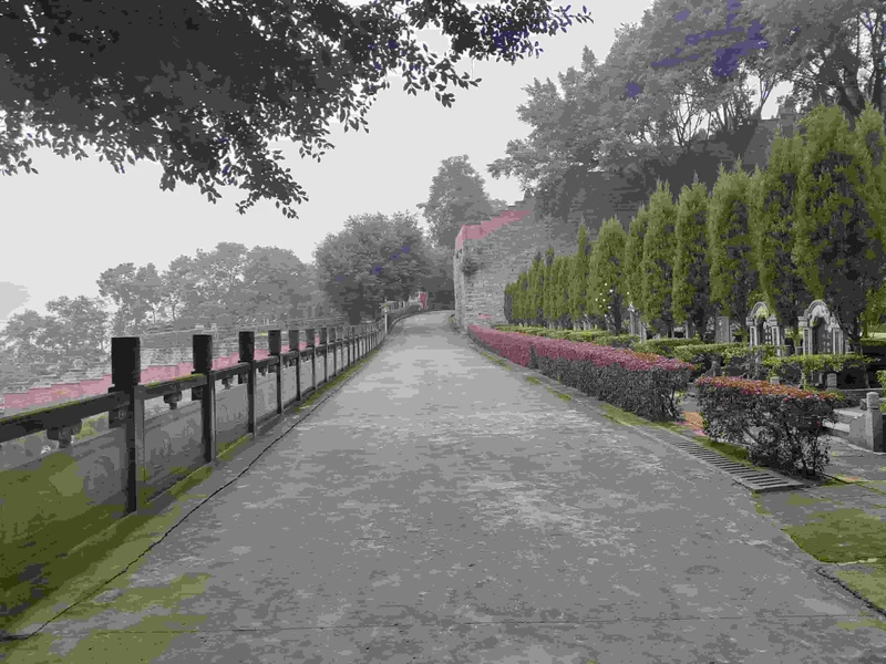 公墓安葬骨灰的费用